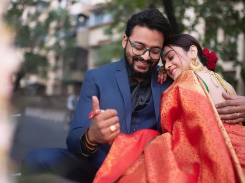 স্বামী সৌরভের সঙ্গে শনিবার ভিন্টেজ রোলস রয়্যালসে করে দর্শনার শ্বশুর বাড়ি যাওয়ার ভিডিও রীতিমতো ভাইরাল।