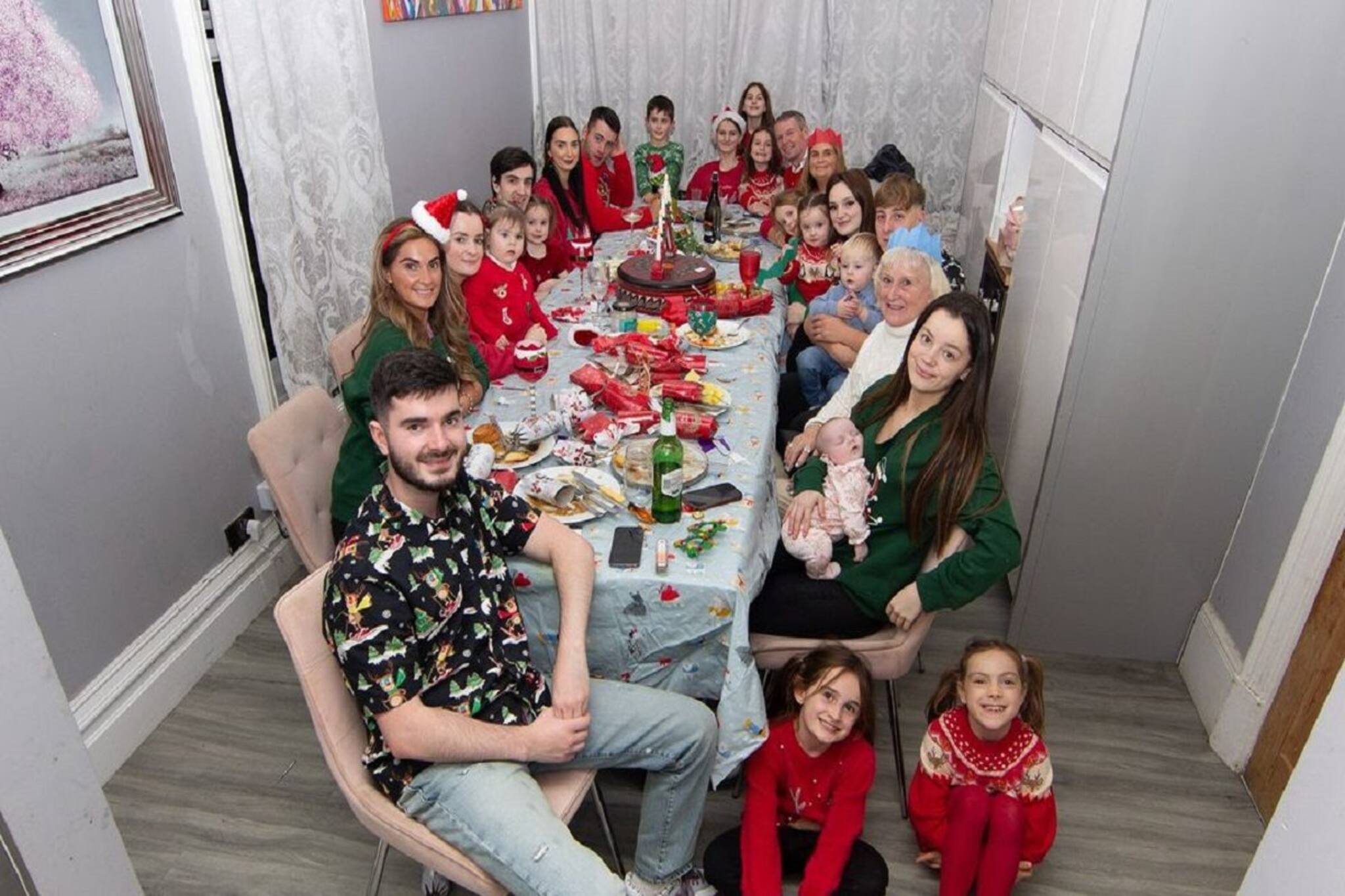 ২২জন বাচ্চার মা! রান্না করতে করতেই দিন কাবার তরুণীর, ছবি দেখলেই বুঝবেন অবস্থা!