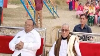 শুক্রবার কাঁথির একটি বেসরকারি স্কুলের অনুষ্ঠানে সুবল মান্না এবং শিশির অধিকারী৷ শুক্রবার কাঁথির একটি বেসরকারি স্কুলের অনুষ্ঠানে সুবল মান্না এবং শিশির অধিকারী৷