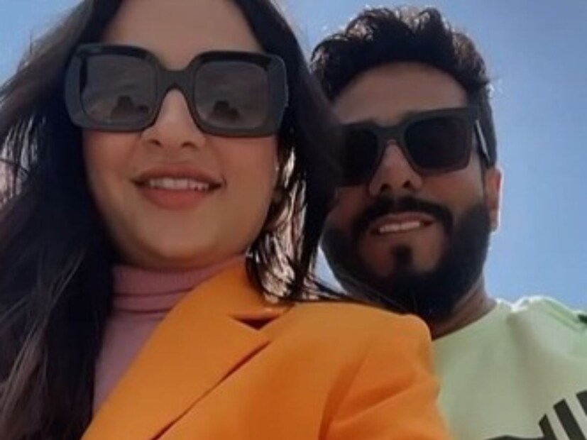 লক্ষ্মীবারে কন্যাসন্তানের জন্ম দিয়েছেন অভিনেত্রী। রাজ চক্রবর্তীই প্রথমে সেশ্যাল মিডিয়ায় সেই খবর প্রকাশ করেন। তাঁরা মেয়ের নাম রেখেছিলেন ছেলে ইউভানের সঙ্গে মিলিয়েই। একরত্তির রেখেছেন ইয়ালিনি। 