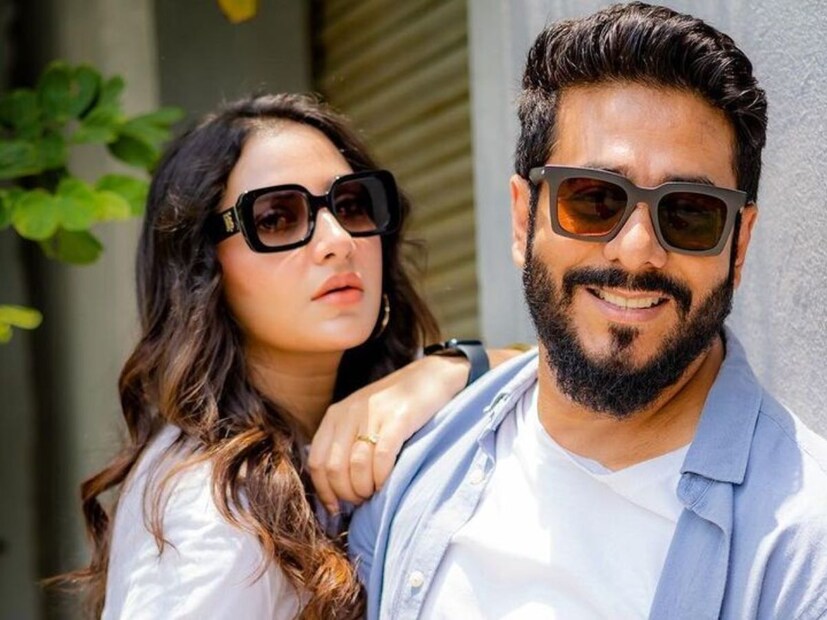 এদিকে রাজ শুভশ্রীর বিয়ে হয়েছে বহু দিন। দুই সন্তানের বাবা-মা তাঁরা। পুরনো তিক্ততা ঠান্ডা হচ্ছে ক্রমশ।