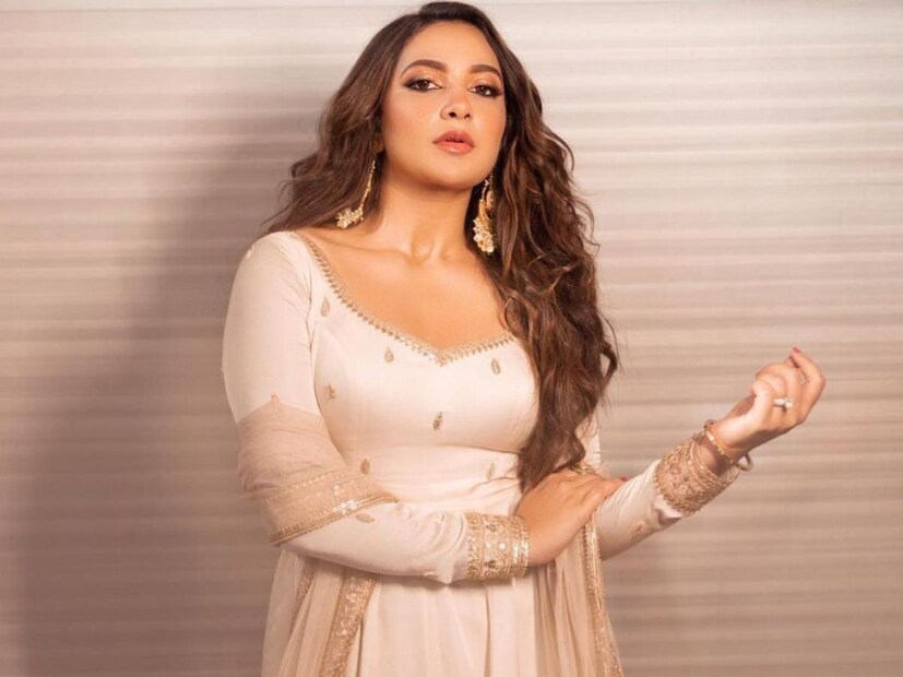 ১ মাসও হয়নি মেয়ের মা হয়েছেন অভিনেত্রী শুভশ্রী গঙ্গোপাধ্যায়। তার আগেই ছক ভেঙে কখন হেয়ার কাট আবার কখনও রাজ চক্রবর্তীর সঙ্গে সিনেমা দেখতে গিয়েছেন নায়িকা। আর এবার স্বামী রাজ ও বন্ধুবান্ধবদের সঙ্গে পাটায়ায় গেলেন অভিনেত্রী। 