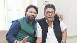 মুখে হাসি নিয়ে অরূপের সঙ্গে আড্ডায় ২ গায়ক-মন্ত্রী