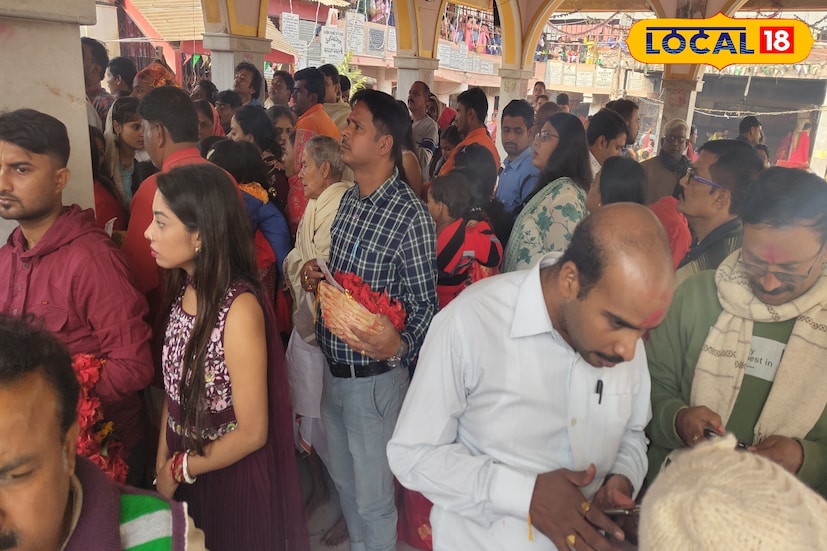 তারাপীঠ মন্দির কমিটির সভাপতি তারাময় মুখোপাধ্যায় জানান, ভোরবেলা থেকেই ভক্তদের ঢল নেমেছে তারাপীঠ মন্দিরে। তিনি জানান, আজ দেশের বিভিন্ন প্রান্ত থেকে প্রত্যেক বছরের মত এই বছরও পর্যটকদের ঢল নেমেছে তারাপীঠ চত্বরে। সারা ভারত থেকে ভিড় এই তারাপীঠ মন্দির জুড়ে। শুধু যে ভারতের লোক সেটা নয়, ভারতের  বাইরে থেকেও বিভিন্ন পর্যটকরা এসেছেন মা তারার দর্শনের জন্য।
