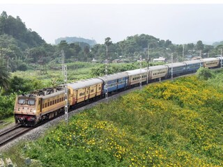 এই গরমে আরও স্পেশ্য়াল ট্রেন