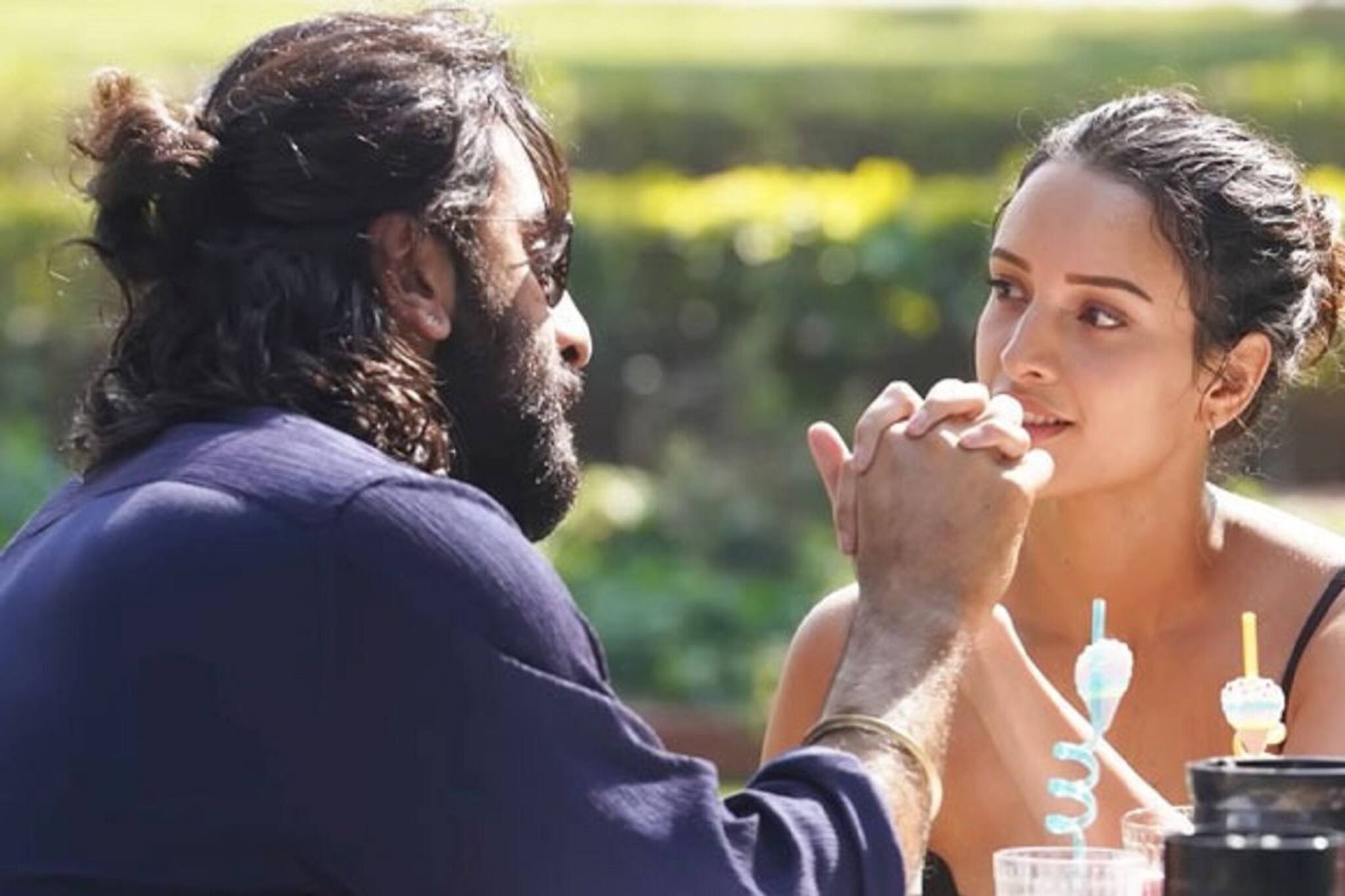 আলিয়ার স্বামীর বিছানায় নগ্ন তৃপ্তি! রণবীরের সঙ্গে ঘনিষ্ঠ দৃশ্যে কী বললেন বাবা-মা