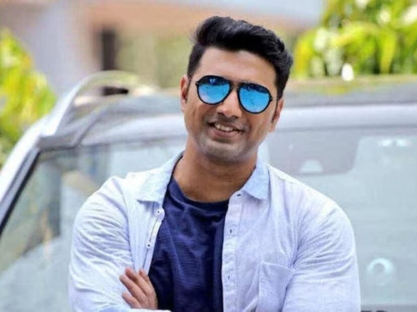 আজ, বড় দিন সঙ্গে দেবেরও দিন। আজ, সোমবার সাংসদ-অভিনেতা দীপক অধিকারীর জন্মদিন। তবে, চলতি বছরের জন্মদিনের বেশ আগে থেকেই শুরু হয়েছে সেই উদযাপন।
