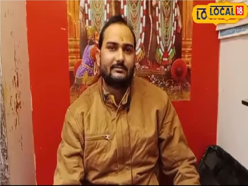ঝাড়খণ্ডের রাজধানী রাঁচির আগরওয়াল রত্ন স্টোর পরিচালনাকারী জ্যোতিষী সন্তোষ কুমার চৌবে জানিয়েছেন যে, বাড়ি তৈরির সময় বাস্তুশাস্ত্রের একটি বিশেষ গুরুত্ব রয়েছে। বাস্তুশাস্ত্র অনুসারে বাড়ি তৈরি না হলে সেই বাড়িতে দারিদ্র্য ও রোগবালাই লেগেই থাকে। উদাহরণস্বরূপ, একটি ওয়াশরুম কখনই বাড়ির উত্তর-পূর্ব দিকে থাকা উচিত নয়। বাড়ির উত্তর-পূর্ব দিকে ওয়াশরুম রাখলে বাড়ির সদস্যদের অসুস্থতার সম্ভাবনা বেড়ে যায়। এছাড়া বাড়ির দরজা ভুল দিকে থাকলেও অর্থ সংক্রান্ত সমস্যা দেখা দেয়।