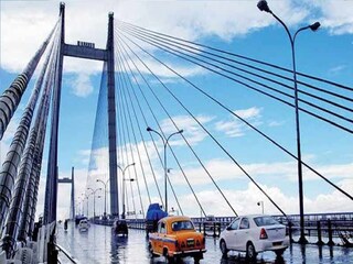 হাওড়া ব্রিজ। প্রতীকী ছবি। 