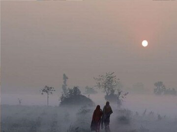 ঘন কালো মেঘে ঢাকছে আকাশ, ঝড়বৃষ্টির তাণ্ডব জেলায় জেলায়, রইল পূর্বাভাস