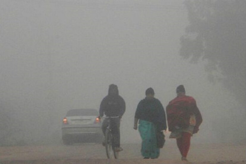 Bengal Weather Forecast: পরিষ্কার আকাশ রাজ্যে। বৃষ্টির কোনও সম্ভাবনা নেই। জেলায় জেলায় চলছে শীতের লম্বা স্পেল। সকালে হালকা থেকে মাঝারি কুয়াশা। পরে পরিষ্কার আকাশ। 