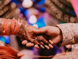 মহিলা বিয়ের খরচ নিজেই মেটাতে চাইছেন