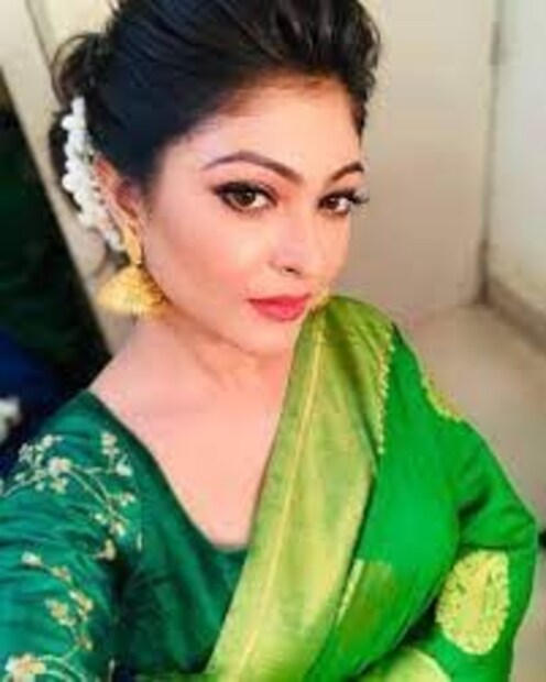রুকমার অনস্ক্রিন নায়ক সায়ন  রুকমার সিঁথিতে সিঁদুর পরিয়েছে। যদিও তা অনস্ক্রিনে। রূপসাগরে মনের মানুষ-এ একসঙ্গে কাজ করছেন সায়ন আর রুকমা।