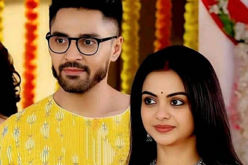 এক সময়ের বেঙ্গল টপার ছিল ‘গাঁটছাড়া’। ঋদ্ধি-খড়ি জুটি সবার মন জয় করেছিল। অভিনয় গুণে খড়ি হয়ে উঠেছিল বাংলার ঘরের মেয়ে। দীর্ঘদিনের সেই যাত্রায় কি ইতি পড়ছে অবশেষে?