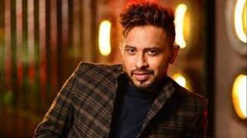  ফেসবুকে পোস্ট করে ধারাবাহিক বন্ধ হওয়ার আঁচ দিয়েছেন অভিনেতা অনিন্দ্য চট্টোপাধ্য়ায়। নিজের  ছবি পোস্ট করে লিখেছেন, ‘দু’বছর ধরে আমার লালন করা, আপনাদের ঘৃণায় লালিত হওয়া রাহুলের চরিত্র থেকে এবার নিষ্ক্রমণের পালা'। এই পোস্ট দেখে বিষণ্ণ অনেক ভক্তই৷