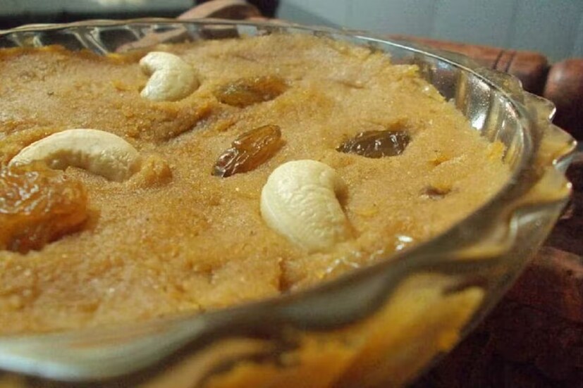সুজির হালুয়ার নাম শুনলেই জিভে জল চলে আসে। আজকাল, প্রায়শই লোকেরা ঘরোয়া অনুষ্ঠানে বা বিকেলের টিফিনে সুজির হালুয়া খায়।