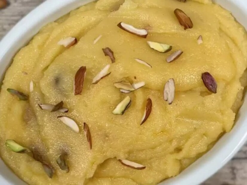 অনেক সময় হালুয়া বানাতে গিয়ে পুড়ে যায় বা খাওয়ার সময় সমানভাবে রান্না হয় না। সবসময় মনে রাখবেন রান্না করার সময় এটা একটানা নাড়তে হবে। এটি হালুয়া প্যানের নীচে আটকে রাখতে সাহায্য করে। নাড়াতে অসতর্ক হলে হালুয়া সমানভাবে রান্না হয় না। শুধু তাই নয়, এতে পিণ্ডও তৈরি হতে পারে।