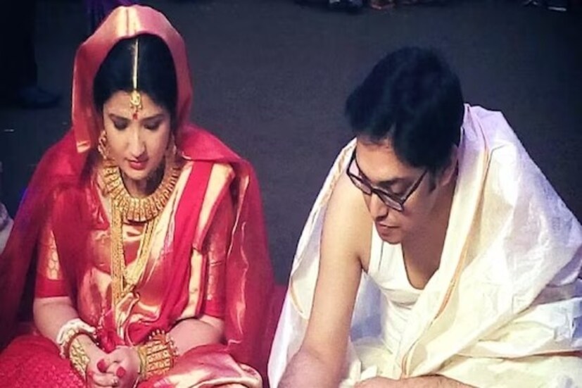 ২০২১ সালের নভেম্বরে অনুপম এবং পিয়া যৌথভাবে তাঁদের বিচ্ছেদ ঘোষণা করেন৷ সমাজমাধ্যমে বিবৃতি দিয়ে জানান মতবিরোধ ও মাতপার্থক্যের জন্যই তাঁদের এই সিদ্ধান্ত৷ 