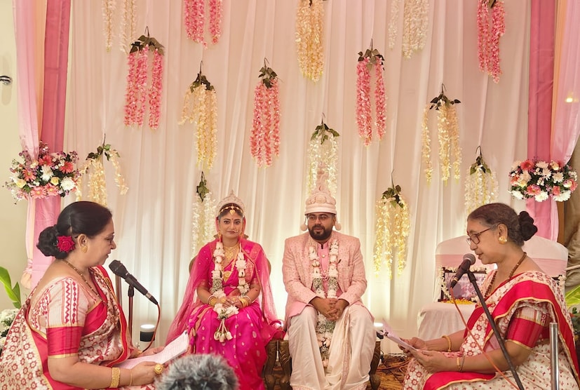 একই দিনে হয়েছে বিয়ে আর রিসেপশন৷ বিয়ের এক ঘণ্টার পরই হয় রিসেপশন৷
