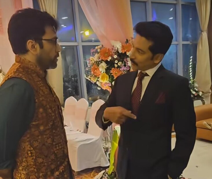 মুখোমুখি দাঁড়িয়ে গল্প করতে দেখা গেল টলিউডের ফেলুদা ও ব্য়োমকেশকে৷