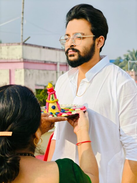 টলিপাড়ার এই জুটি বিবাহ ঘোষণা সকলকে চমকে দিয়েছিল গত মাসের শেষের দিকে। তার পর ১৭ দিনে কেটে গেল।