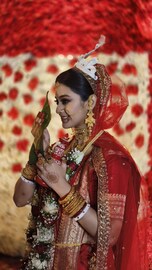 সৌরভের চোখে চোখ রাখলেন দর্শনা, রাজকীয় স্টাইলে বিয়ে সারলেন টলিউডের 'পাওয়ার কাপল'