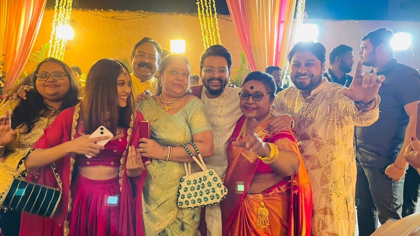 হইহুল্লোড়, জমিয়ে নাচ সৌরভের মা, বাবা, বোন ও আত্মীয় পরিজনদের