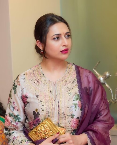 তার কর্মজীবনে, দিব্যাঙ্কা 'বনু ম্যায় তেরি দুলহান' এবং ইয়ে হ্যায় মোহাব্বতে’র মতো নামজাদা শোতে কাজ করেছেন। যেখানে তার চরিত্রগুলি বেশ জনপ্রিয় হয়েছিল। আজও কেউ কেউ দিব্যাঙ্কাকে তাঁর চরিত্র ‘ঈশিতা’ নামেই চিনেন। আজও দিব্যাঙ্কা টিভিতে আদর্শ পুত্রবধূ হিসেবে স্বীকৃত।