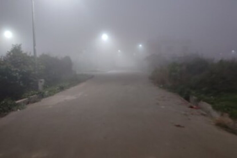 দক্ষিণবঙ্গেও পাল্লা দিয়ে নামছে পারদ। কলকাতা আলিপুর আবহাওয়া দফতরের অফিসে ১৫.২ ডিগ্রি সেলসিয়াস সর্বনিম্ন তাপমাত্রা ধরা পড়ে।