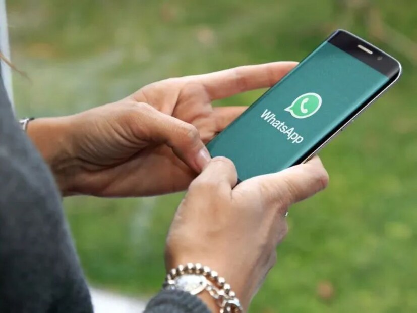 এছাড়াও WhatsApp, আরও কিছু ফিচার আনছে। যেমন সম্প্রতি তারা চ্যাট পিন করার ক্ষমতা দিয়েছে ব্যবহারকারীদের। আগেই কোনও কনট্যাক্ট পিন করে রাখা যেত মূল ফিডে। এবার সরাসরি চ্যাটও পিন করা যাবে।