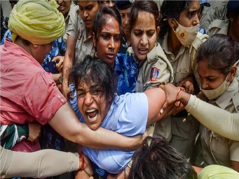 ২০২৩ সালের জানুয়ারিতে কুস্তিগীরদের প্রতিবাদে পুলিশ লাঠিচার্জ করে। এরপর আন্তর্জাতিক অলিম্পিক কমিটি (IOC) ভারতীয় কুস্তির উপর নিষেধাজ্ঞা জারি করে।