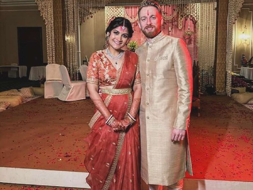 ছবি পোস্ট করলেন অনিরুদ্ধের জামাই জনি। শুধু তা-ই নয়, বিয়ের পর স্ত্রীর সঙ্গে ছবি দিয়ে খাঁটি বাংলায় ক্যাপশন লিখে দিলেন। নবদম্পতির ছবির পাশে লেখা, ‘সদ্য বিবাহিত’।