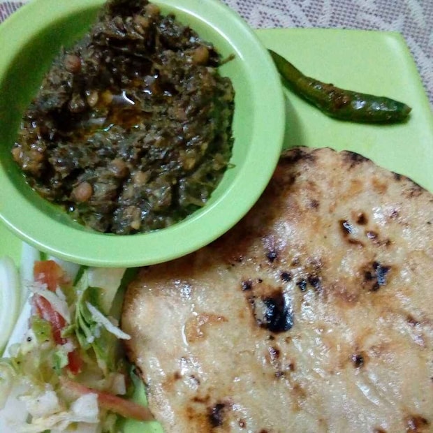 এই শাকটি খেলে কিন্তু আপনি এক ঢিলেই মারবেন তিন তিনটে পাখি। ডায়াবেটিস, হৃদরোগ ও স্থূলতা নিয়ন্ত্রণে রাখে ছোলা শাক। আর যদি খান ছোলা শাক আর বাজরার রুটি, তবে তো সোনায় সোহাগা। কেকের উপর আইসিং এর মতো কাজ করে এই যুগলবন্দী।