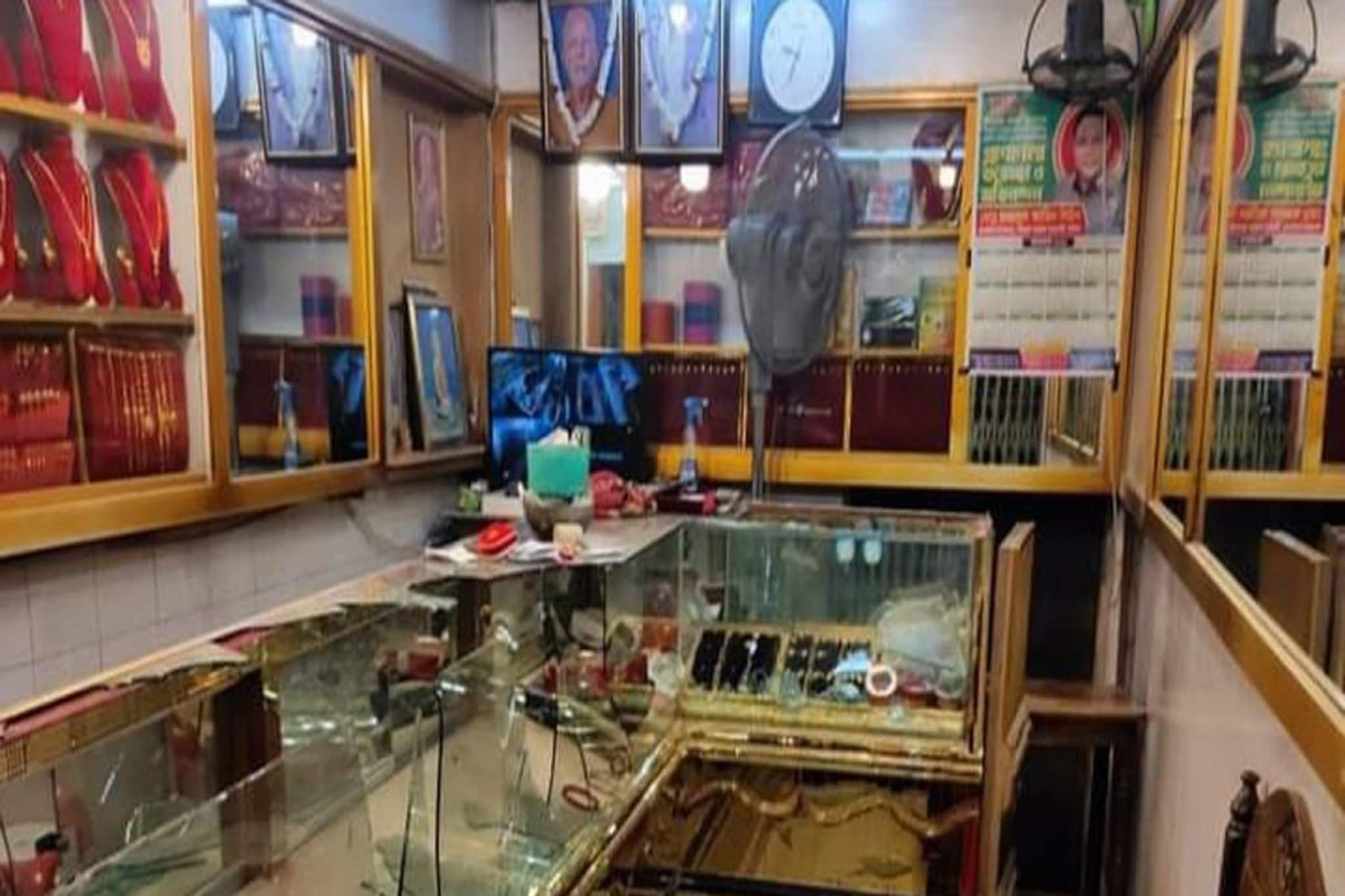 ভর সন্ধ্যায় কে এল দোকানে! নোদাখালিতে যা ঘটল, হাড়হিম হয়ে যাবে