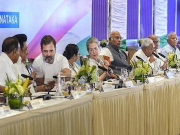 কংগ্রেসের বৈঠকে 'না' তৃণমূলের