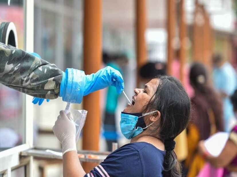নতুনভাবে করোনার প্রকোপ বাড়ার ফলে রাজ্যগুলিকে কোভিডের পরীক্ষা বাড়ানোর নির্দেশ দিয়েছে স্বাস্থ্য মন্ত্রক৷ ইনফ্লুয়েঞ্জার মতো রোগের উপর বিশেষ নজরদারি রাখার পরামর্শ রয়েছে। AIIMS-এর প্রাক্তন ডিরেক্টর ডক্টর রণদীপ গুলেরিয়া জানিয়েছেন যে এই মুহূর্তে JN.1 সাব-ভেরিয়েন্ট ধীরে ধীরে ছড়িয়ে পড়ছে। ডাঃ সৌম্য স্বামীনাথন, বিশ্ব স্বাস্থ্য সংস্থার প্রাক্তন প্রধান বিজ্ঞানী (WHO), বলেছেন যে সতর্ক হওয়া দরকার তবে দুঃচিন্তা করার প্রয়োজন নেই৷ 