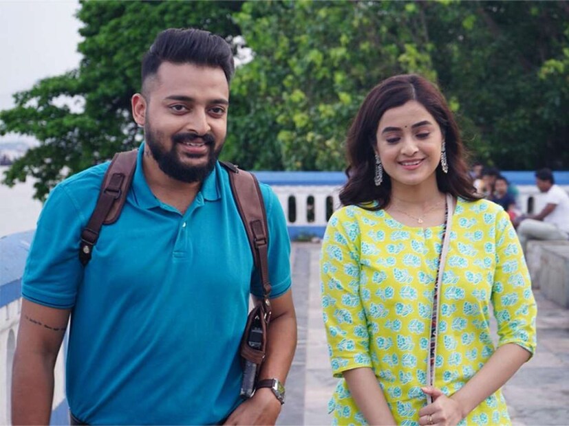 দর্শনা বললেন, ‘‘সপ্তাহে তিন-চারদিন হয়তো আমি সৌরভের বাড়িতে, মানে আমার শ্বশুরবাড়িতে থাকব। কিন্তু বাকিটা আমি চেষ্টা নিজের বাড়িতেই থাকতে।’’