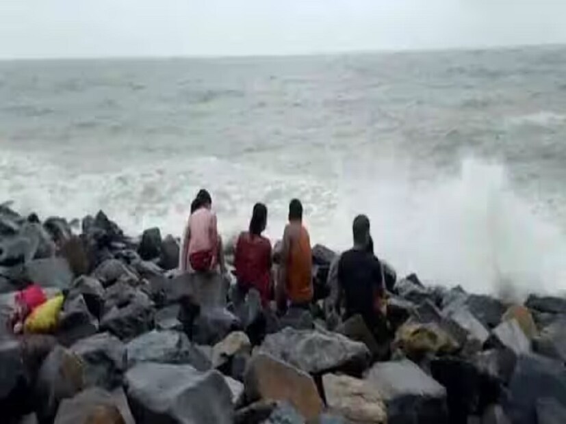 Digha Weather Update: সকালের দিকে কুয়াশা, তারপর আংশিক মেঘলা আকাশ। রাতের দিকে তাপমাত্রা বাড়বে। ফলে শীতের দেখা নেই। নতুন বছরের শুরুতে আবহাওয়া পরিবর্তনের ইঙ্গিত নেই।