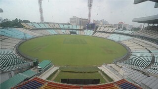 ইডেন গার্ডেন্সের ভিতরে আত্মঘাতী যুবক৷ 