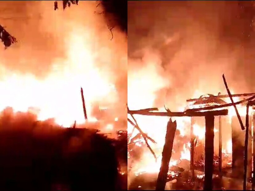 প্রশাসন সূত্রে জানা গিয়েছে, বৃহস্পতিবার আগুনের ক্ষয়ক্ষতি খতিয়ে দেখা হবে। স্থানীয় বাসিন্দারা জানিয়েছেন, ক্ষতিগ্রস্তদের বেশিরভাগেরই আর্থিকভাবে পিছিয়ে পড়া। পুড়ে যাওয়া অধিকাংশ বাড়িঘর কাঁচা। মাথা গোঁজার আশ্রয় আগুনে পুড়ে যাওয়ায় কার্যত খোলা আকাশের নীচেই এখন ঠাঁই। এই পরিস্থিতিতে প্রশাসনিক সাহায্যের দাবি জানিয়েছেন ক্ষতিগ্রস্তরা। (ছবি: সেবক দেবশর্মা)
