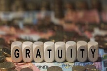 Gratuity পাওয়ার জন্য কত বছর কাজ করতে হয়? আর কীভাবেই বা এর গণনা হয়?