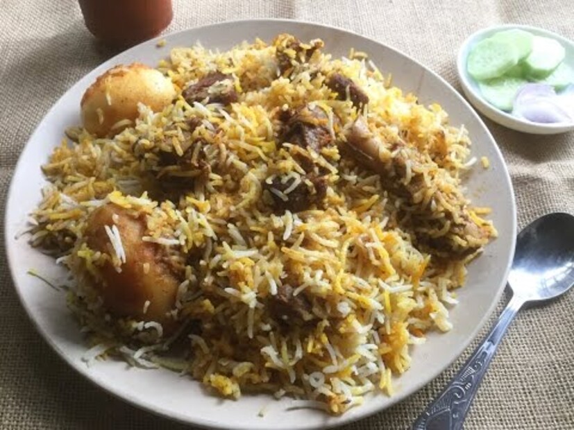 ম্যারিনেশনের সময় জায়ফল ব্যবহার করতে পারেন। জায়ফল গুঁড়ো মাংস খুব তাড়াতাড়ি নরম করে।