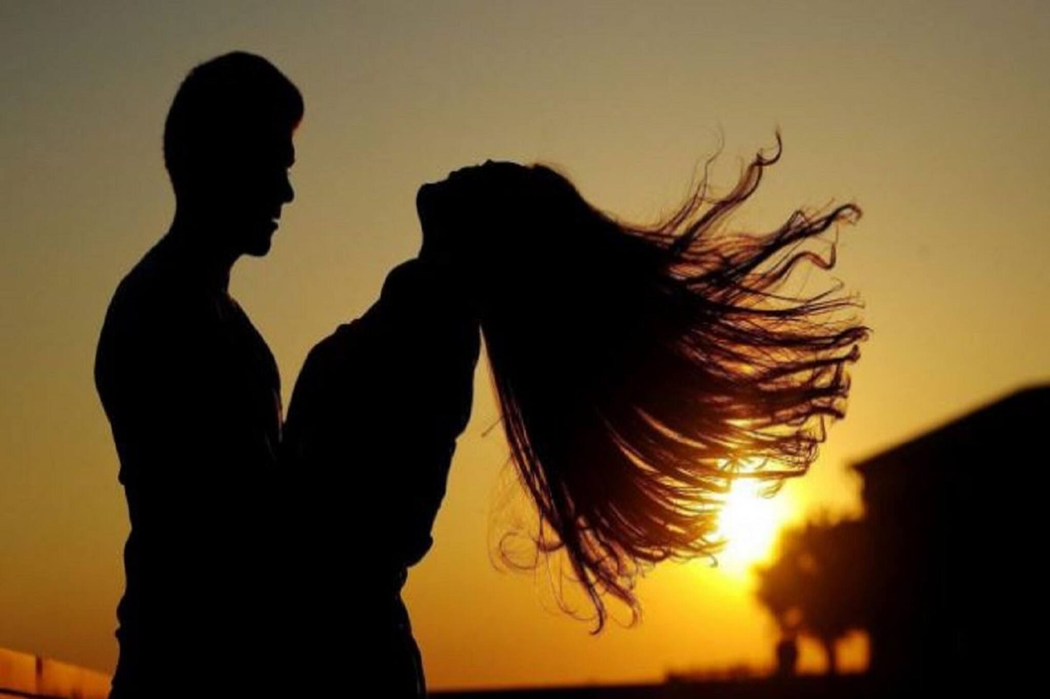 শুধু বিপরীত লিঙ্গের প্রতি আকৃষ্টই করবে না, শরীরও রাখবে গরম! দুরন্ত সুগন্ধি আতর