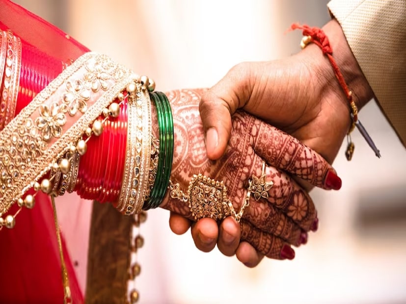 সারা বিশ্বে বিয়েকে দুটি পরিবারের মিলন হিসেবে বিবেচনা করা হয়। বিভিন্ন সংস্কৃতিতে বিভিন্ন ধরণের বিবাহ রয়েছে। এর মধ্যে কিছু নিয়ম এমন যা কখনোই সভ্য সমাজে মেনে নেওয়া যায় না। (প্রতীকী ছবি)
