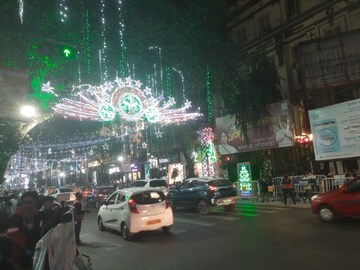 পার্কস্ট্রিটে জনস্রোত