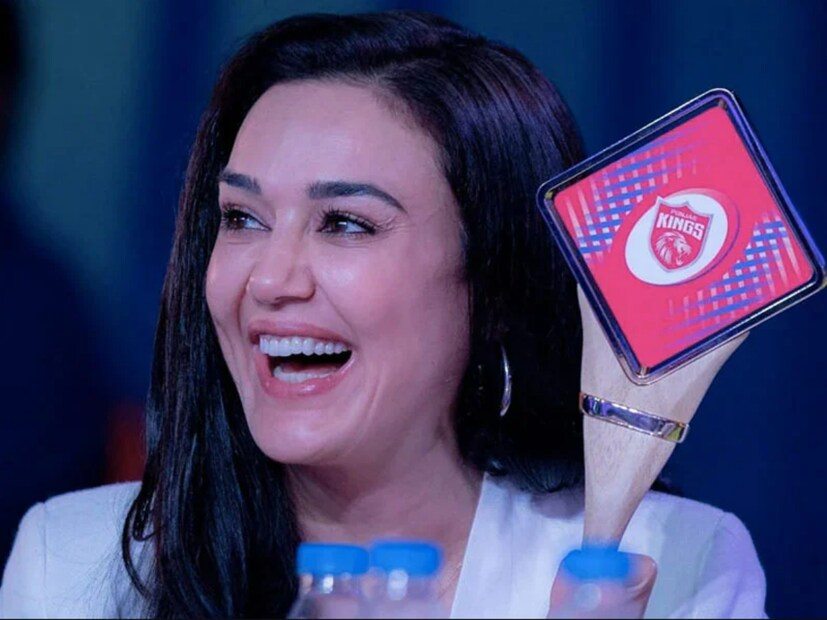 আইপিএল নিলামের নিয়ম অনুযায়ী শেষের দিকে সব দল মিলে এমন কিছু প্লেয়ারের নাম জমা দিতে হয় যাদের নিলামে তোলা হবে। সময় বাঁচাতেই এমনটা করা হয়। দুবাইতে আইপিএল নিলামেও ঘটে এই ঘটনা।