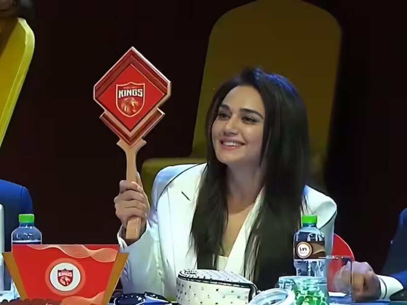 দুবাইতে আইপিএল ২০২৪ মিনি নিলামে দল গুছিয়ে নিয়েছে ১০টি ফ্র্যাঞ্চাইজি। কিন্তু এরইমধ্যে সামনে এসেছে একটি খবর। নিলাম টেবিলে বড় ভুল করে বসেছে প্রীতি জিন্টার পঞ্জাব কিংস। 