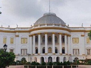 মামলা লড়ার খরচ বিশ্ববিদ্যালয় থেকে, রাজভবনের সাথে তিক্ততা বাড়ছে সরকারের