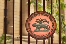৮টি ব্যাঙ্কের উপর নেমেছে RBI-এর লাইসেন্স বাতিলের খাঁড়া; কেন এমন পরিস্থিতি