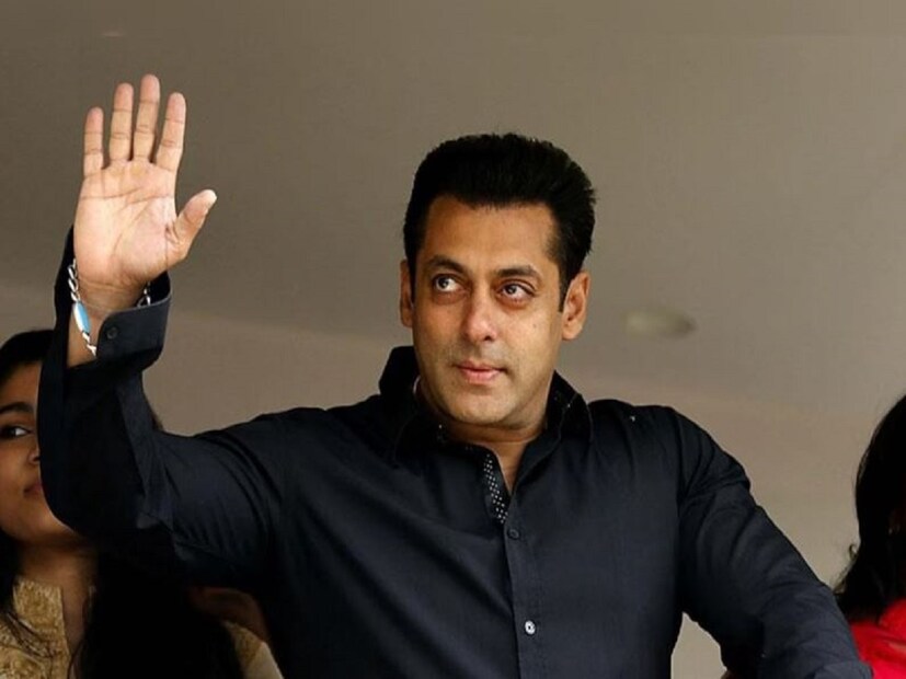 আজ, ২৭ ডিসেম্বর, সলমন খানের ৫৮তম জন্মদিন৷ দেখে বোঝার উপায় নেই যে ধীরে ধীরে তিনি ৬০ বছরের দিকে এগোচ্ছেন৷ এখনও বলিউডের সুপারস্টারদের তালিকায় তিনি প্রথম সারিতে৷ পর্দায় ভাইজান পা রাখলেই যেন ছবি ব্লকবাস্টার হয়৷ এছাড়াও তাঁকে দেখা যায় বিগ বসে৷ এবং তিনি থাকেন বলেই বিগ বসের জনপ্রিয়তা কয়েকগুণ বেড়ে গিয়েছে৷ 